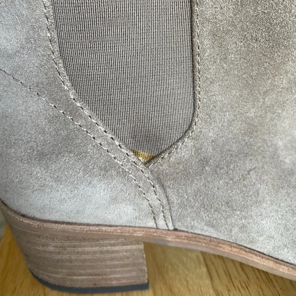 Dolce Vita Colbey Beige Suede Pointed Toe Chelsea Ankle Boots Sz 7.5 - Picture 7 of 7